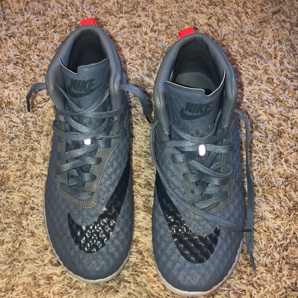 NIKE HIGH TOP BASKETBALL SHOES